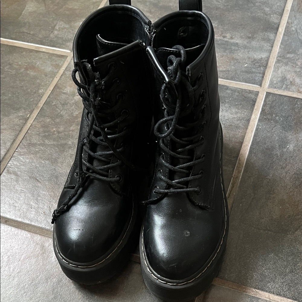 Steve Madden Black Lace-Up Boots